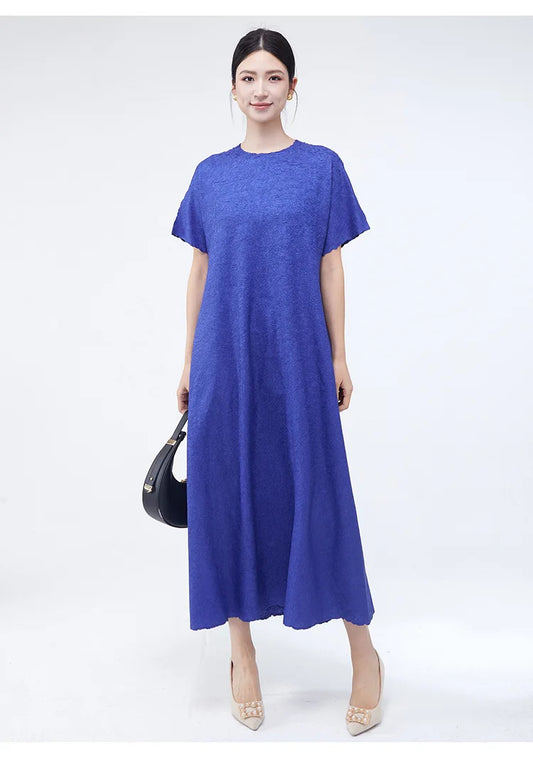 Plus-size women's spring/summer high-end dress, round neck, loose fit, flattering, stylish, versatile, and elegant.