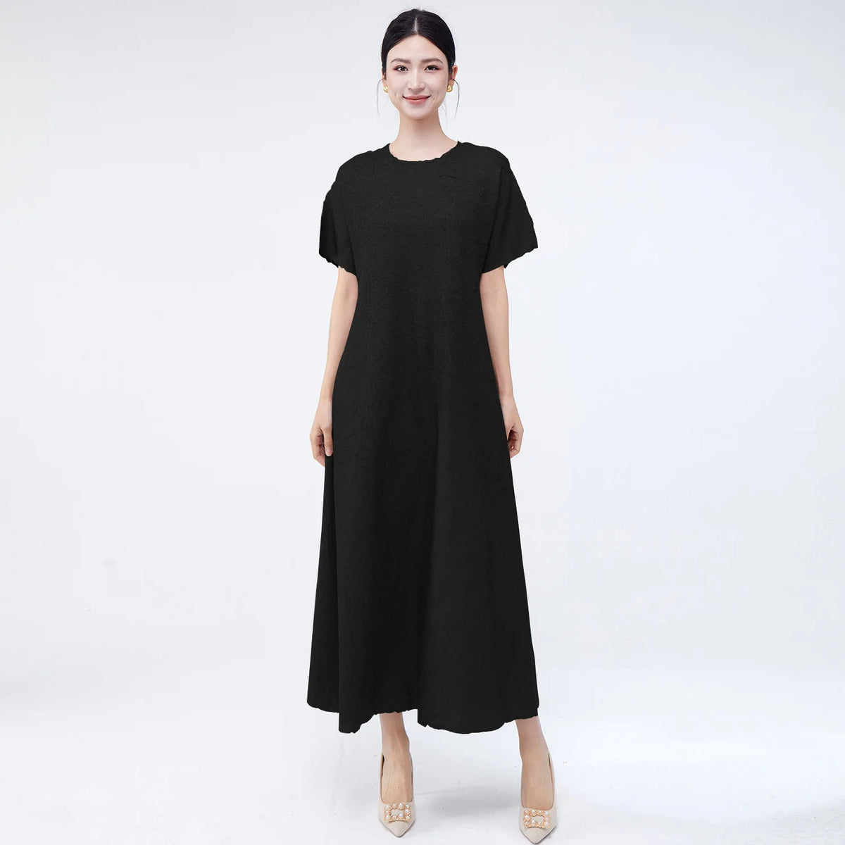 Plus-size women's spring/summer high-end dress, round neck, loose fit, flattering, stylish, versatile, and elegant.