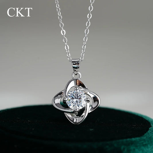 CKT 18k White Gold 1ct Moissanite Diamond Necklace Pendant for Women's Fashion Classic Platinum Pt950 Four-leaf Clover Jewelry