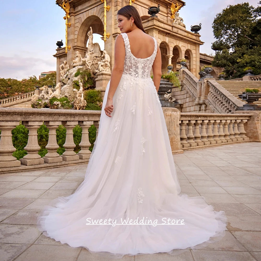 Customized Plus Size Wedding Dress for Woman Sexy Square Neck Sleeveless See Through Lace Applique Sweep Train Bridal Gown