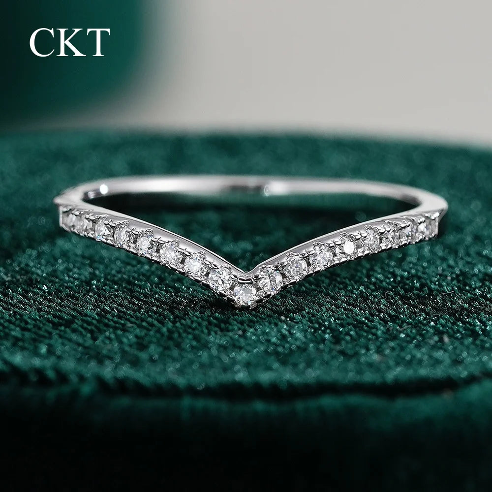 CKT 18k White Gold Rings for Women V-shaped Platinum Pt950 Group Inlaid Crown Single Tail Stacked with 1ct Moissanite Jewelry
