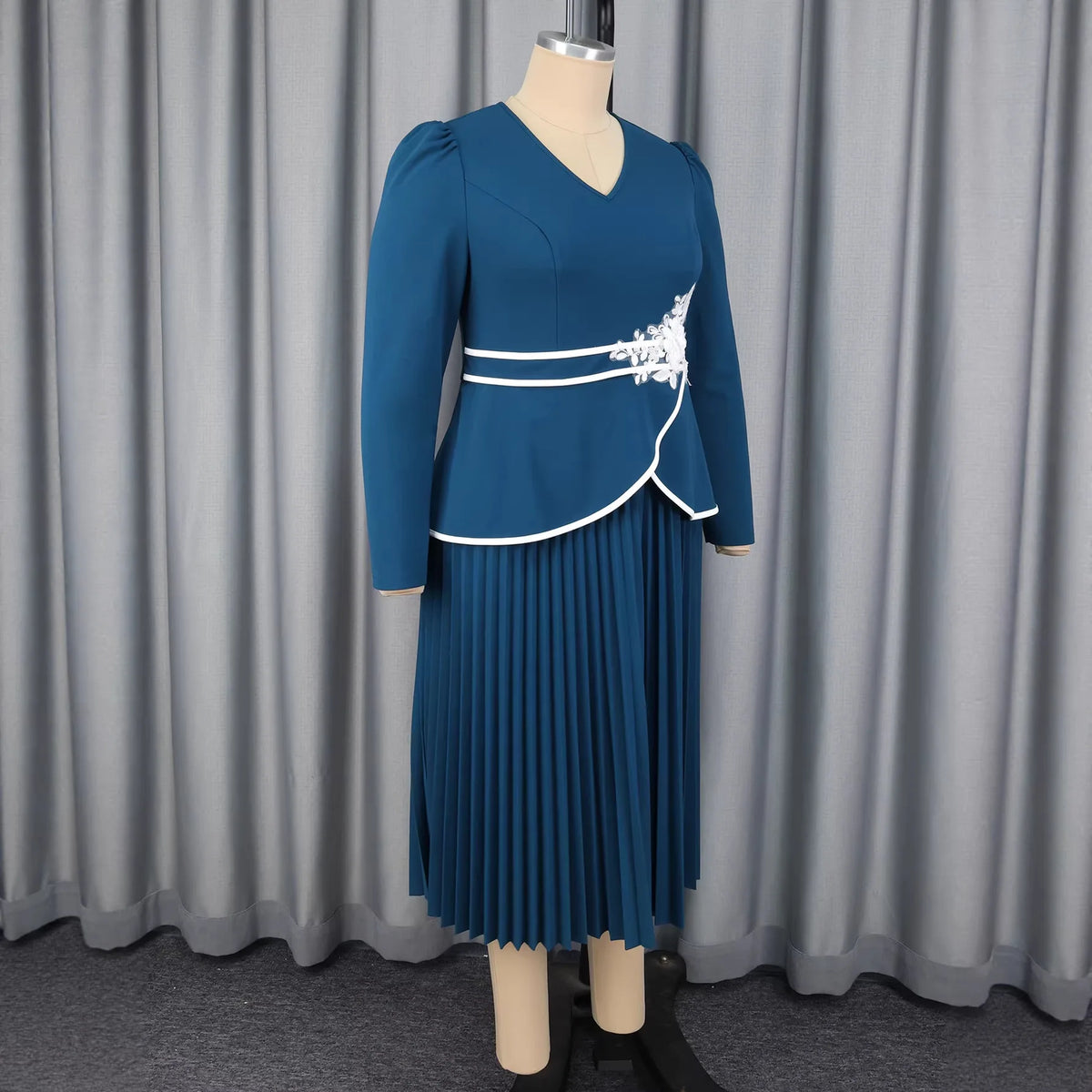 Plus-size Women's Navy Blue V-neck Dress Long Sleeves Fitted Waist Slimming Ruffled Pleated Skirt