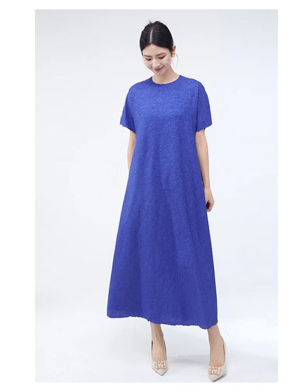 Plus-size women's spring/summer high-end dress, round neck, loose fit, flattering, stylish, versatile, and elegant.