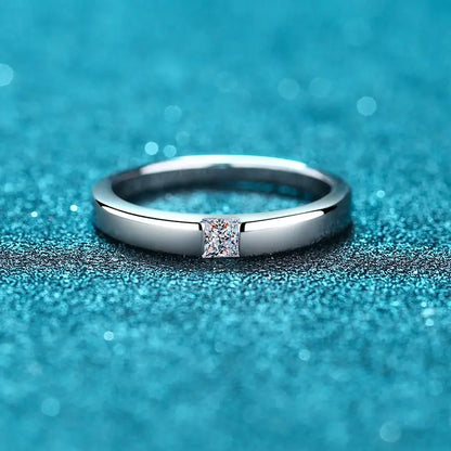 Platinum Pt950 Sparkling 0.3ct Moissanite Ring for Women & Men in 18k White Gold - Perfect Jewelry Gift