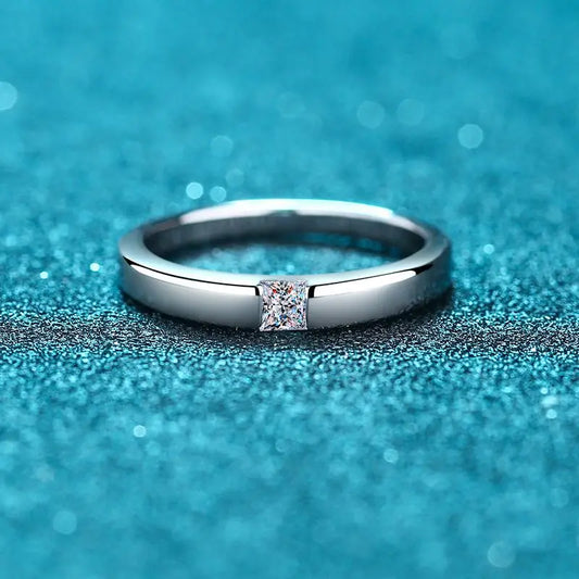 Platinum Pt950 Sparkling 0.3ct Moissanite Ring for Women & Men in 18k White Gold - Perfect Jewelry Gift