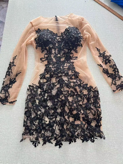 Sexy Tulle Women Customized Evening Gowns Zipper Back Short Black Lace Appliques Dresses Long Sleeves Plus Size Party Dress