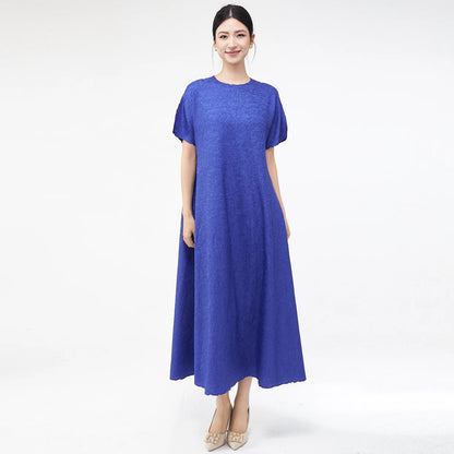 Plus-size women's spring/summer high-end dress, round neck, loose fit, flattering, stylish, versatile, and elegant.
