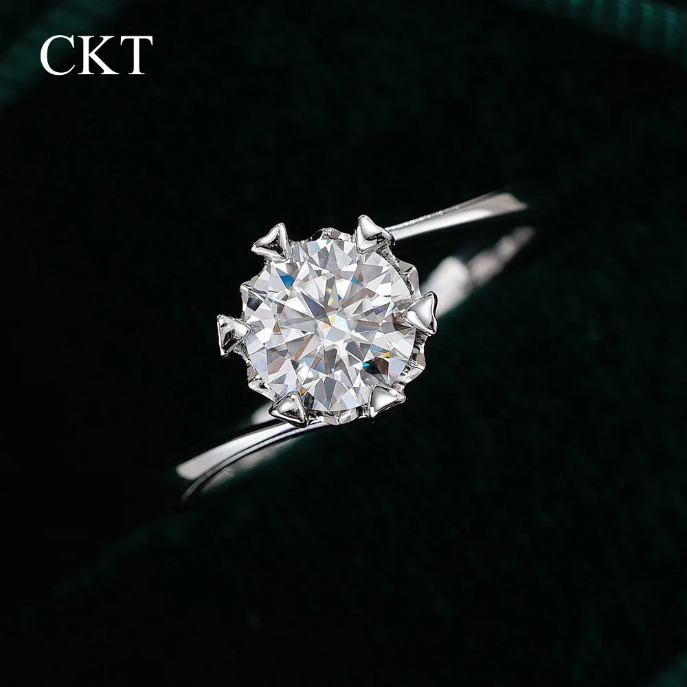 CKT Real 18k White Gold 0.5-2ct Diamond Moissanite Rings for Women Twist Snowflake Six-Claw Classic Crown Platinum Pt950 Jewelry