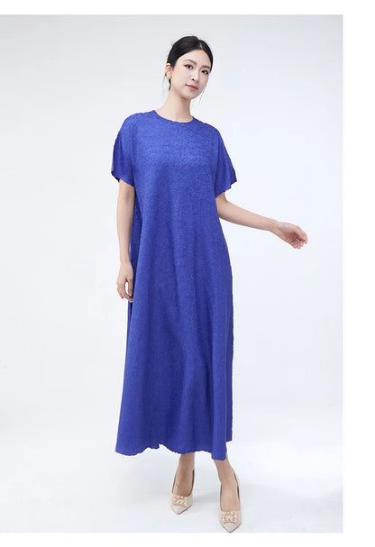 Plus-size women's spring/summer high-end dress, round neck, loose fit, flattering, stylish, versatile, and elegant.