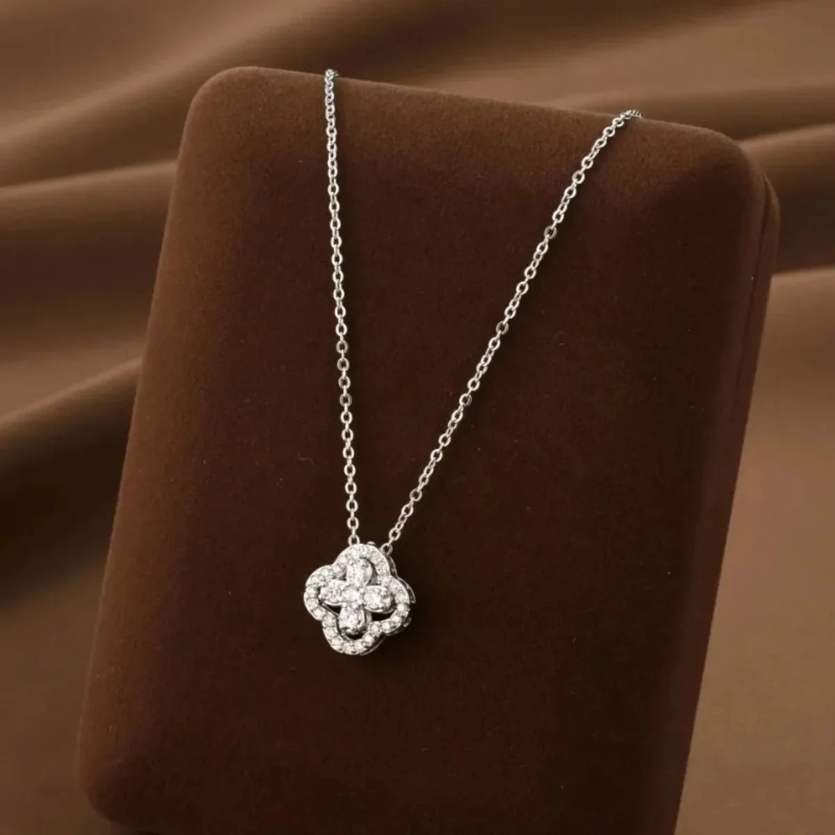 Lucky Four Piece Flower Necklace With Four Pendants, Fashion Birthday Gift Clavicle Chain For Women