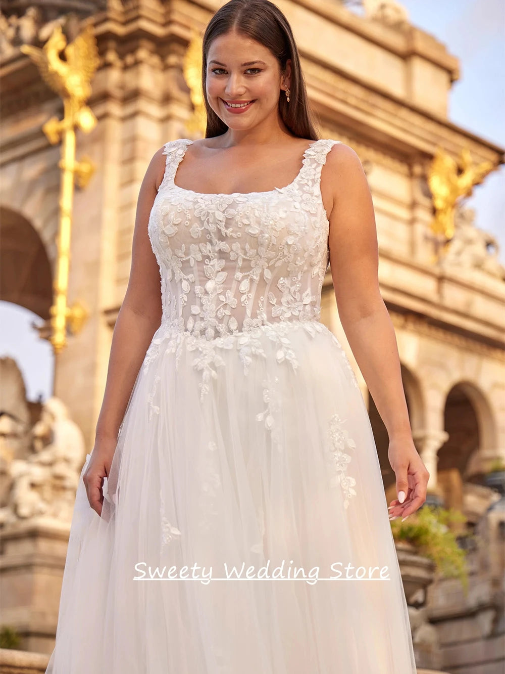Customized Plus Size Wedding Dress for Woman Sexy Square Neck Sleeveless See Through Lace Applique Sweep Train Bridal Gown