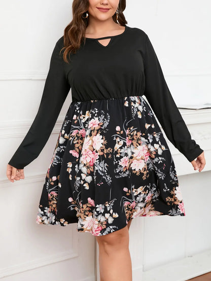 Plus Size Black Floral Print Patchwork Dress with Long Sleeves, V-Cut Neckline & Waist for Curvy Women