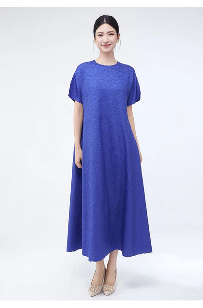 Plus-size women's spring/summer high-end dress, round neck, loose fit, flattering, stylish, versatile, and elegant.