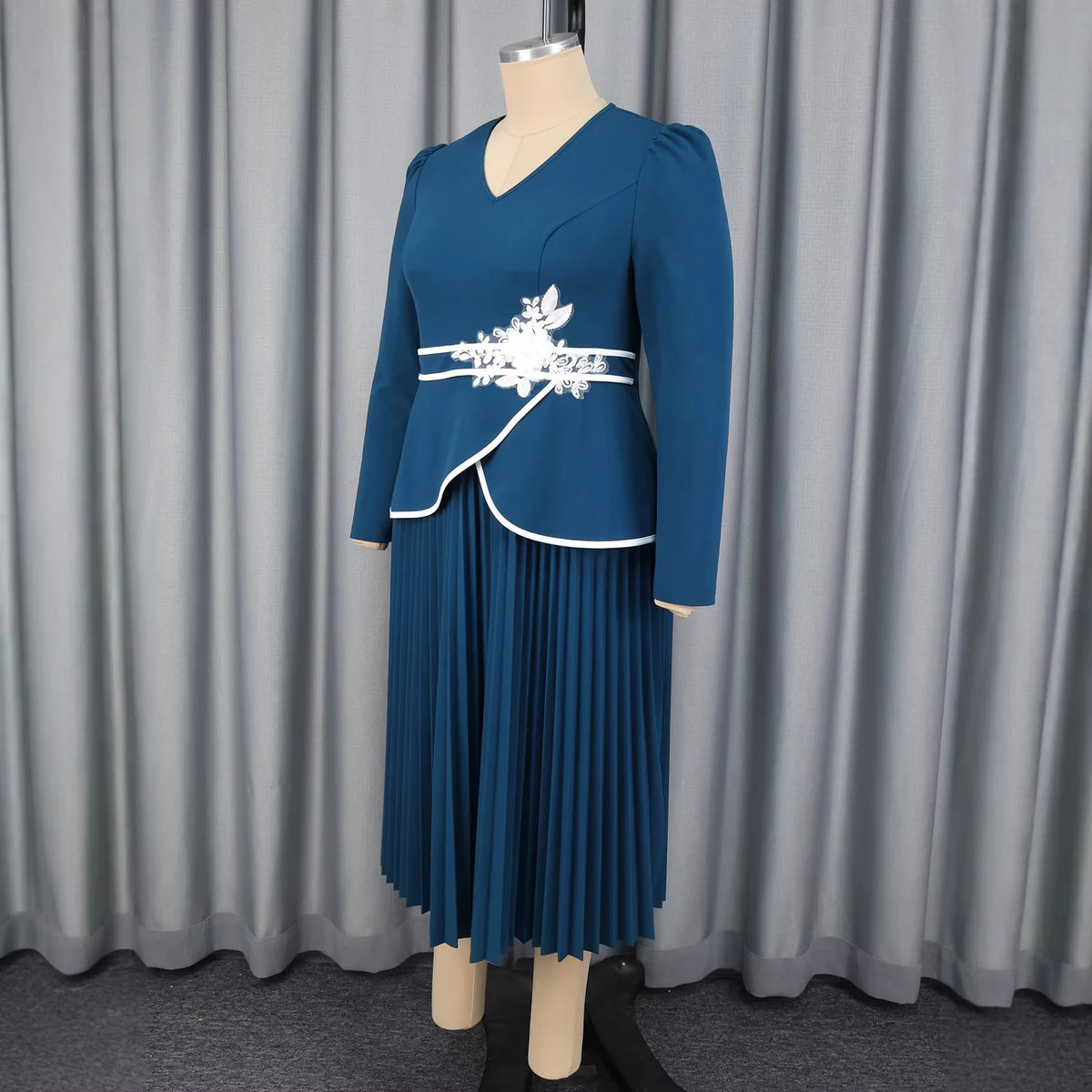 Plus-size Women's Navy Blue V-neck Dress Long Sleeves Fitted Waist Slimming Ruffled Pleated Skirt