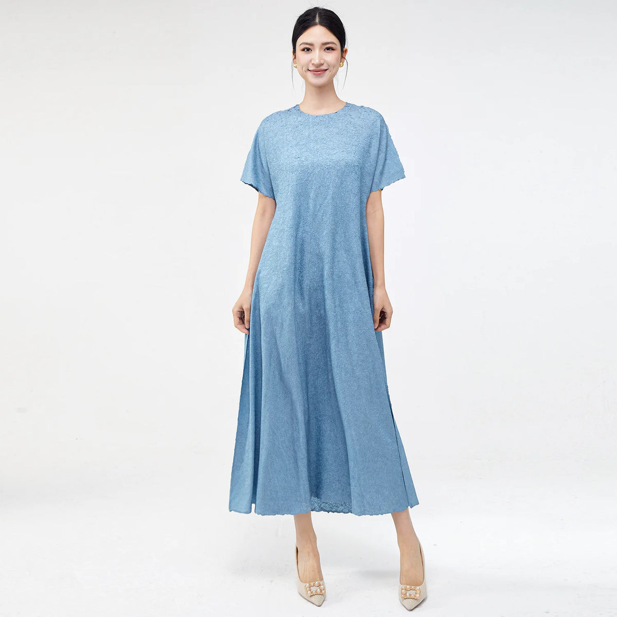 Plus-size women's spring/summer high-end dress, round neck, loose fit, flattering, stylish, versatile, and elegant.