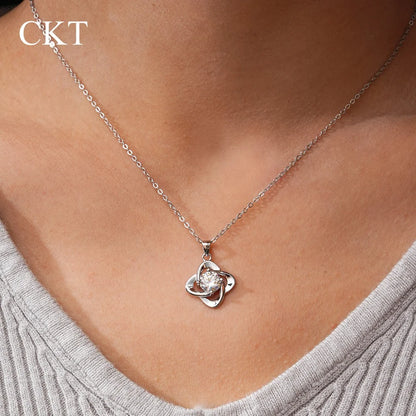 CKT 18k White Gold 1ct Moissanite Diamond Necklace Pendant for Women's Fashion Classic Platinum Pt950 Four-leaf Clover Jewelry