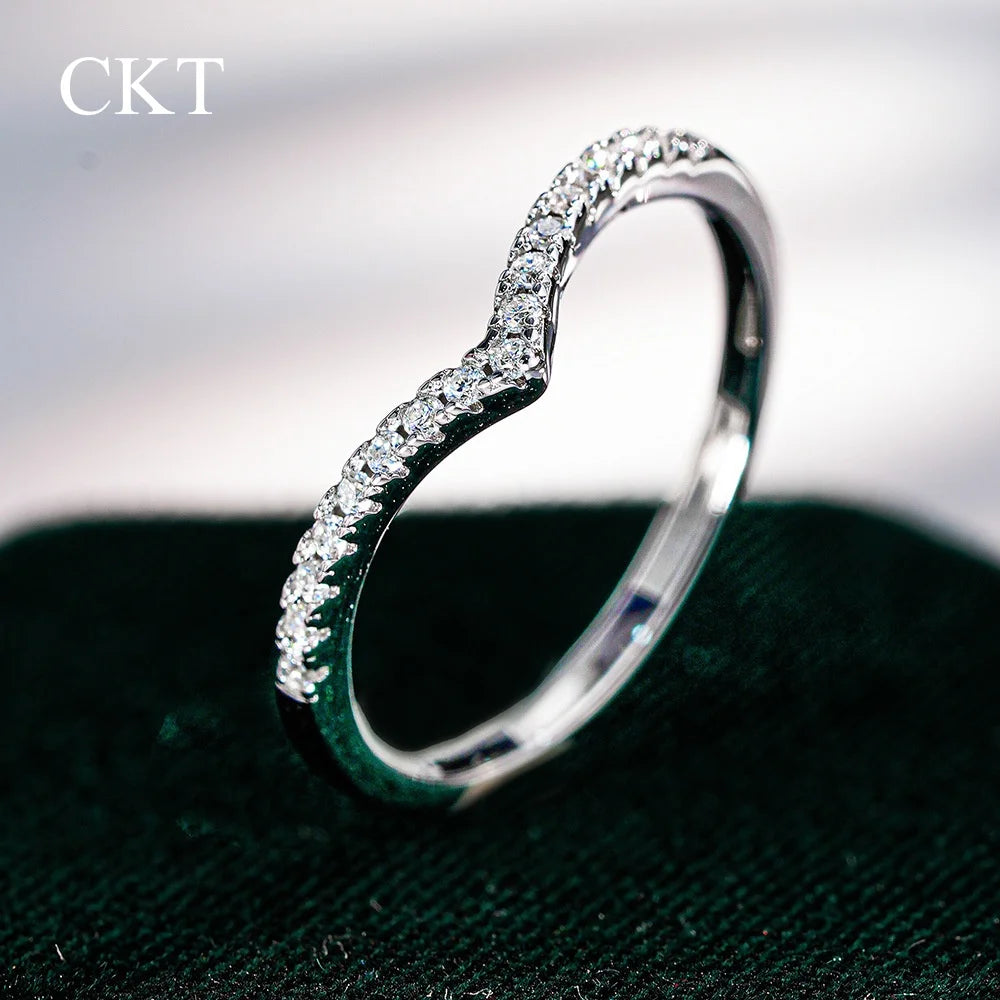 CKT 18k White Gold Rings for Women V-shaped Platinum Pt950 Group Inlaid Crown Single Tail Stacked with 1ct Moissanite Jewelry