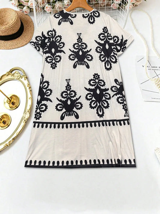 Plus-size women's fashion short-sleeved V-neck dress