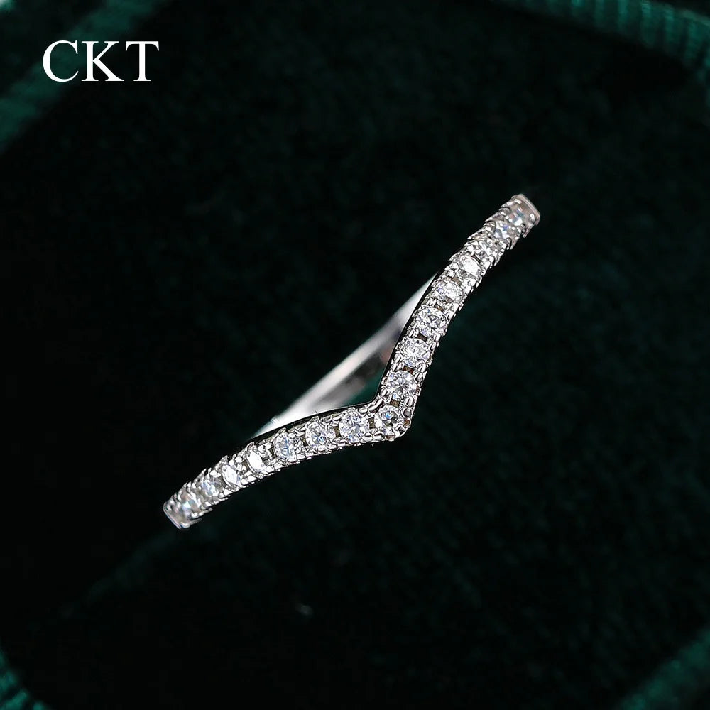 CKT 18k White Gold Rings for Women V-shaped Platinum Pt950 Group Inlaid Crown Single Tail Stacked with 1ct Moissanite Jewelry
