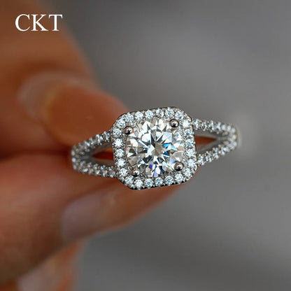 CKT 18k White Gold Ring 1ct Vvs1 Diamond Moissanite Rings Proposal for Women Square Bag Platinum Pt950 Wedding Fine Jewelry