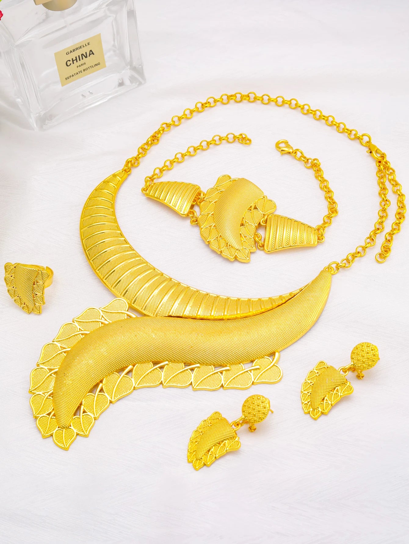 Dubai Fashion Gold Color Jewelry Set Pendant Necklace for Women Bracelet Earrings Ring Luxury Wedding Party Gift