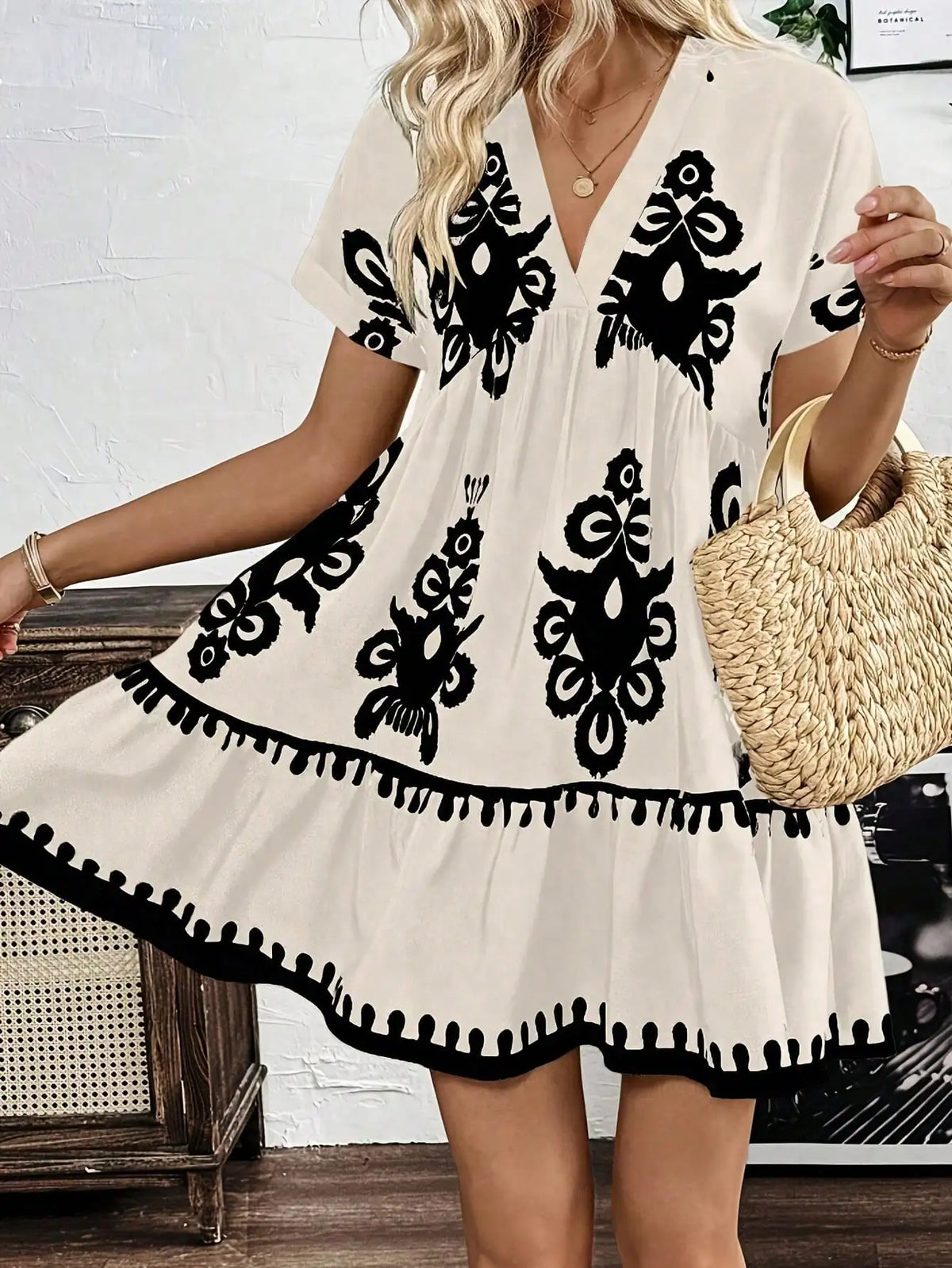 Plus-size women's fashion short-sleeved V-neck dress