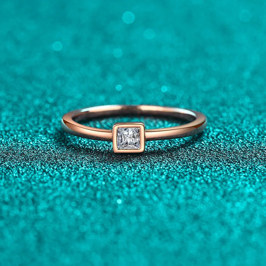 Secure Platinum Pt950 Ring for Women with 0.3ct Moissanite Prong Setting Luxury 18k White Gold Fine Jewelry