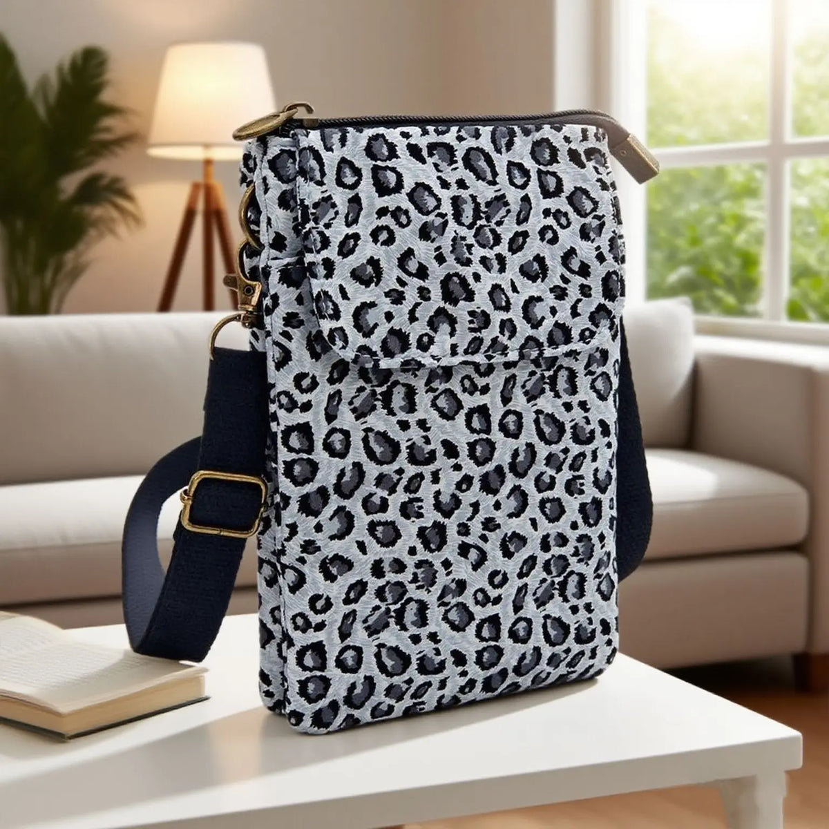 New large-capacity crossbody bag with key pocket, five-layer phone bag - a fashionable must-have for daily commutes