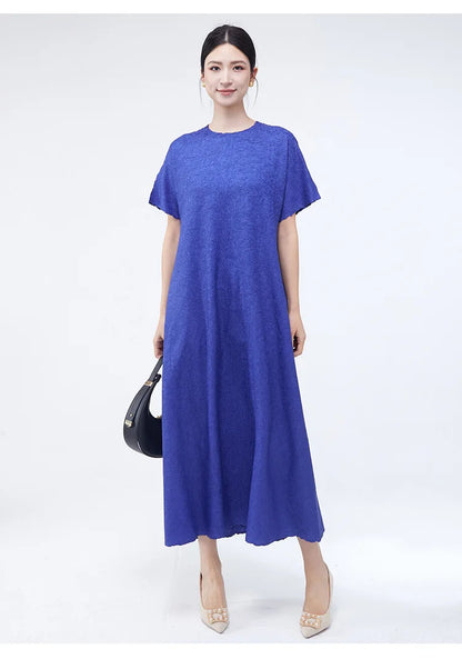 Plus-size women's spring/summer high-end dress, round neck, loose fit, flattering, stylish, versatile, and elegant.
