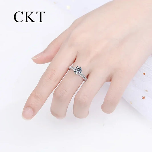 CKT 18K White Gold 1 Carat Moissanite Ring for Women Light Luxury Platinum Pt950 Design Sense Diamond Sparkling Fine Jewelry